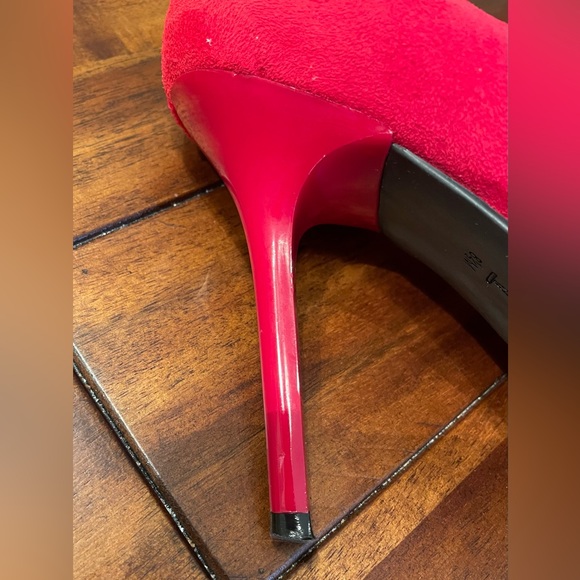 Guess Red Suede Pumps 3.5” Heels - Picture 8 of 16
